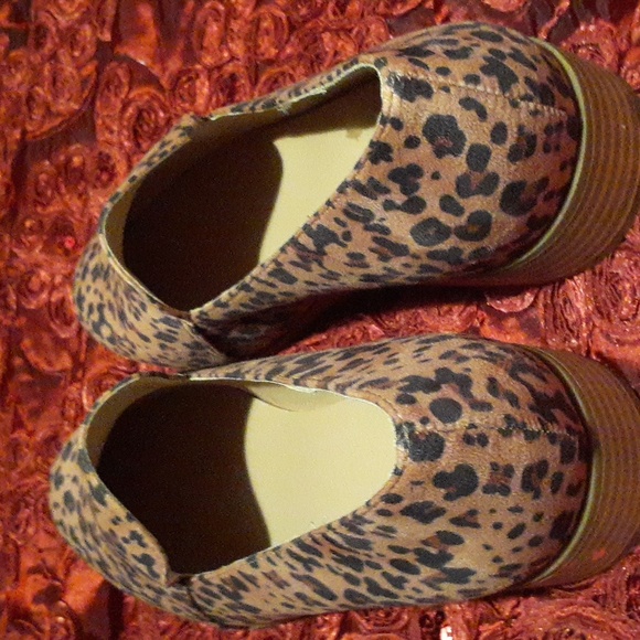 Shoes - Picture 5 of 8